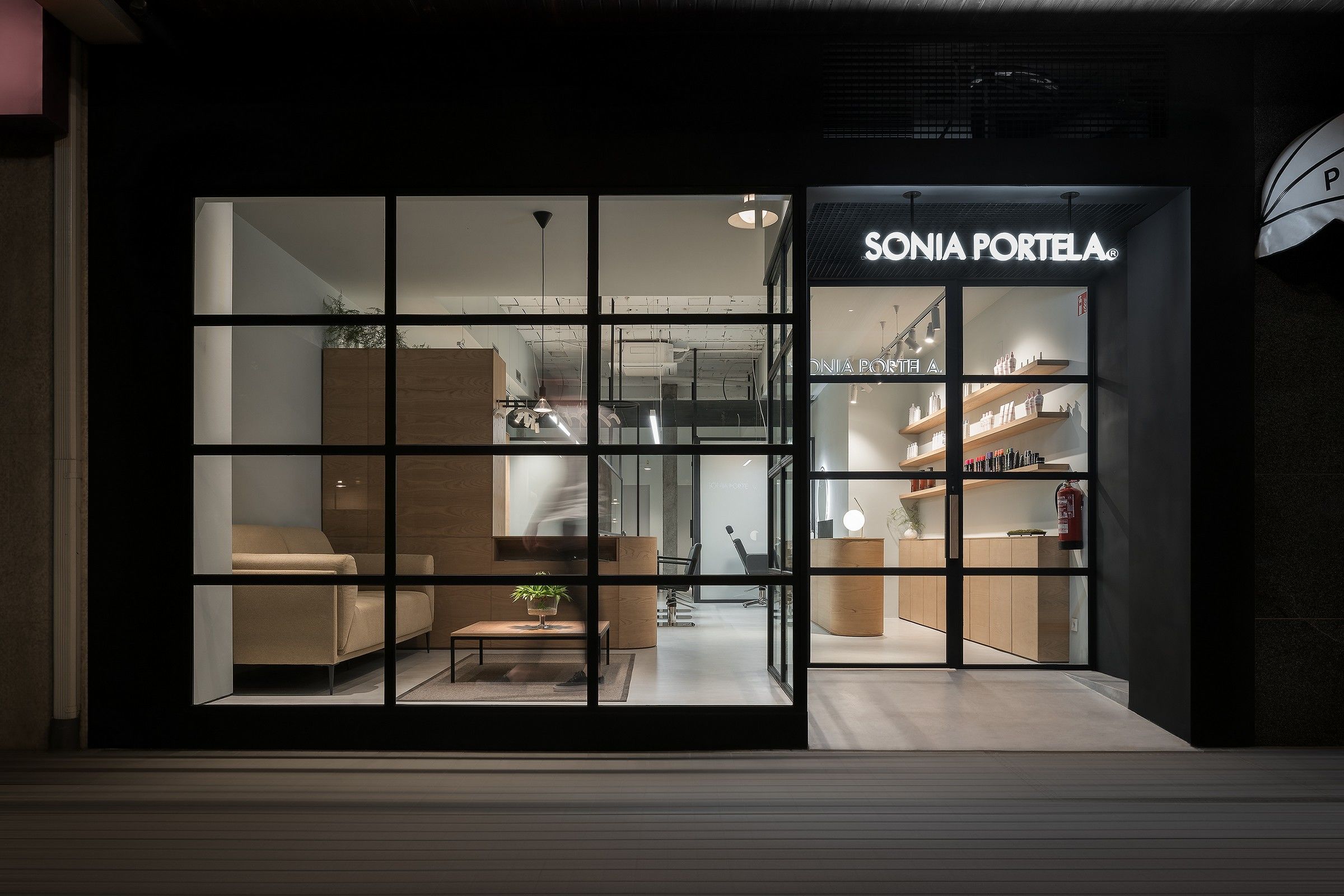 徐匯區(qū)120平簡(jiǎn)約型發(fā)廊辦公室裝修設(shè)計(jì)-第3張圖片-上海古都建筑設(shè)計(jì)集團(tuán) 徐匯區(qū)120平簡(jiǎn)約型發(fā)廊辦公室裝修設(shè)計(jì)-第3張圖片-上海古都建筑設(shè)計(jì)集團(tuán)