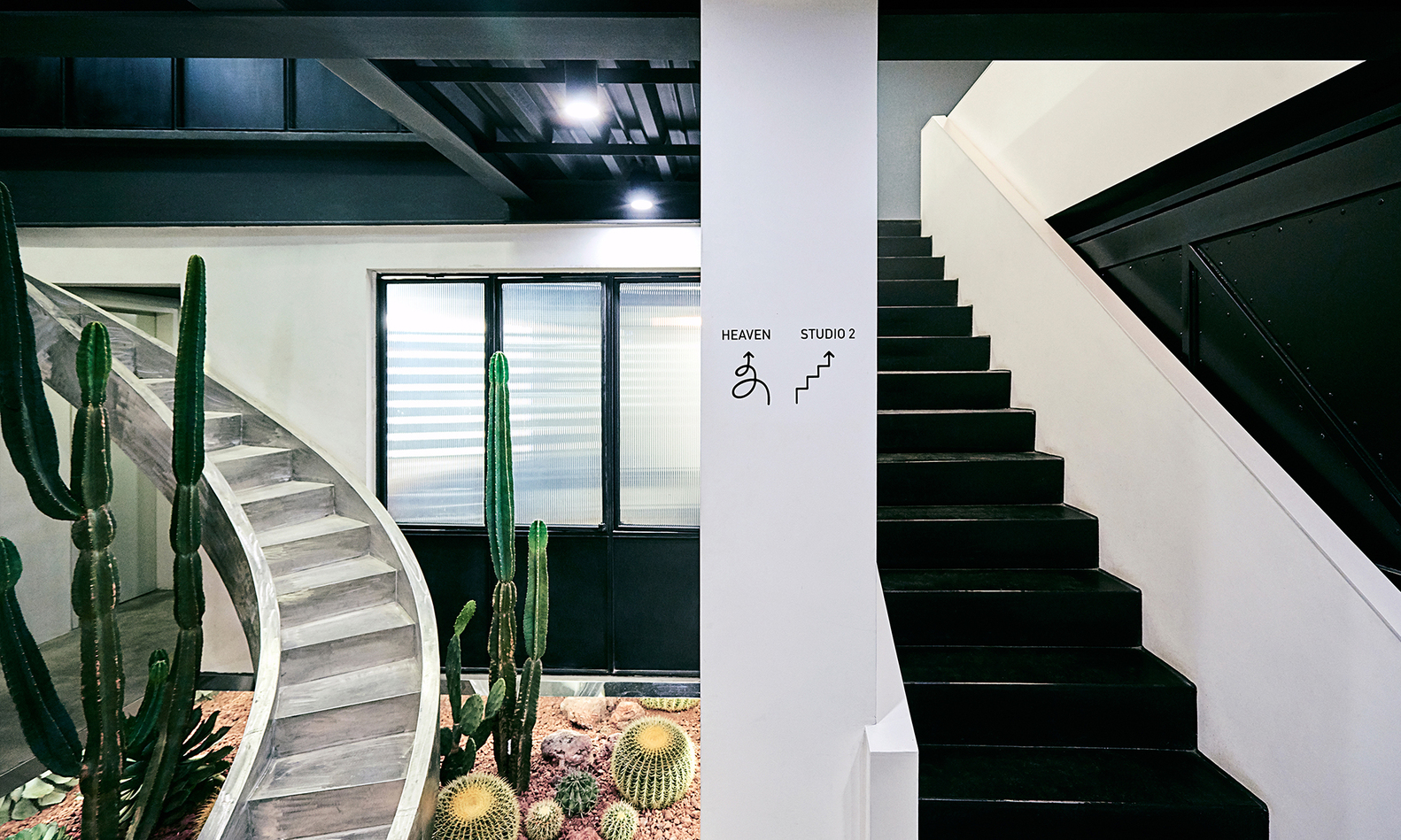 閔行區(qū)120平黑白色調(diào)攝影棚辦公室裝修設(shè)計(jì)-第3張圖片-上海古都建筑設(shè)計(jì)集團(tuán) 閔行區(qū)120平黑白色調(diào)攝影棚辦公室裝修設(shè)計(jì)-第3張圖片-上海古都建筑設(shè)計(jì)集團(tuán)