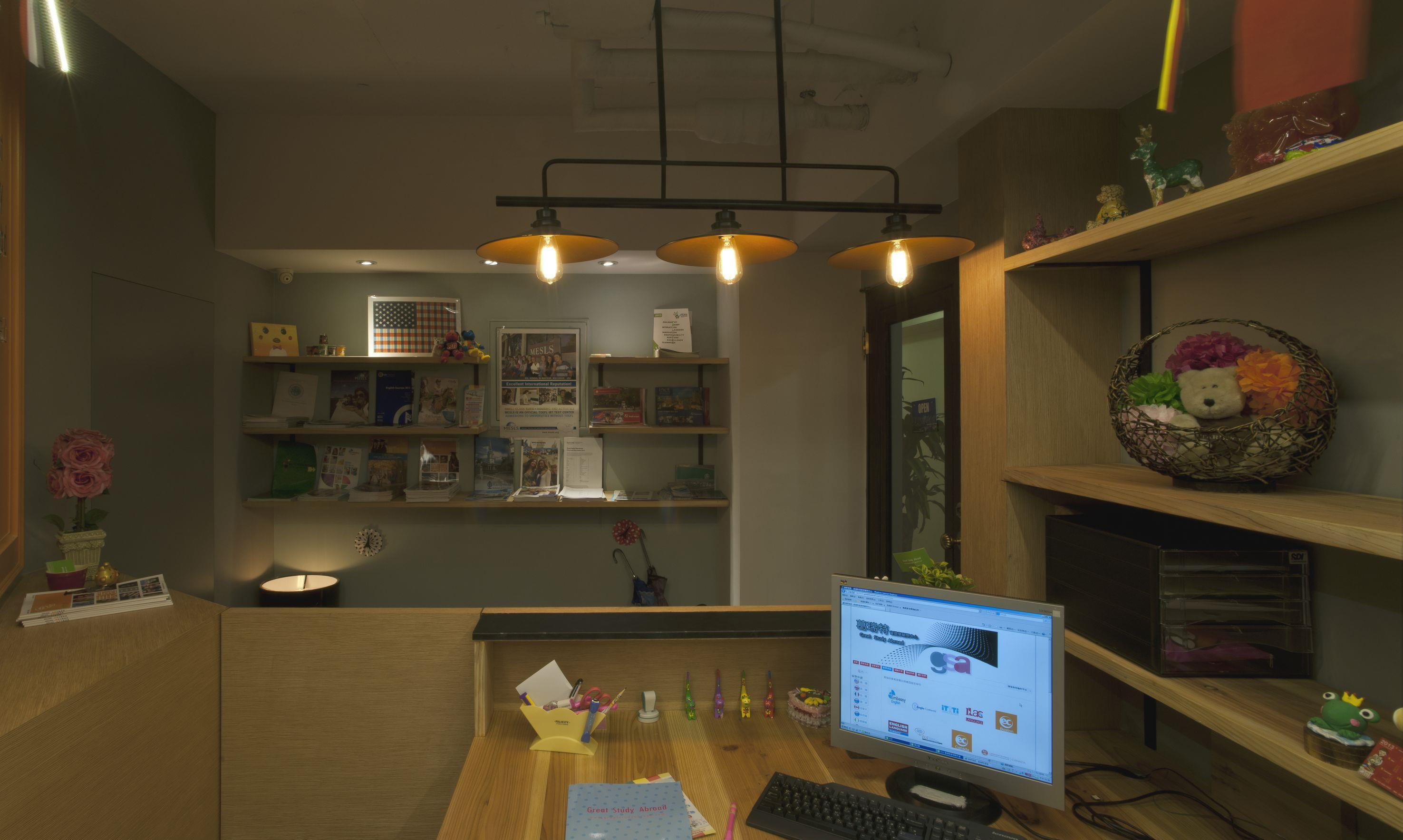 徐匯區(qū)復古圖書室裝修設計-第4張圖片-上海古都建筑設計集團 徐匯區(qū)復古圖書室裝修設計-第4張圖片-上海古都建筑設計集團