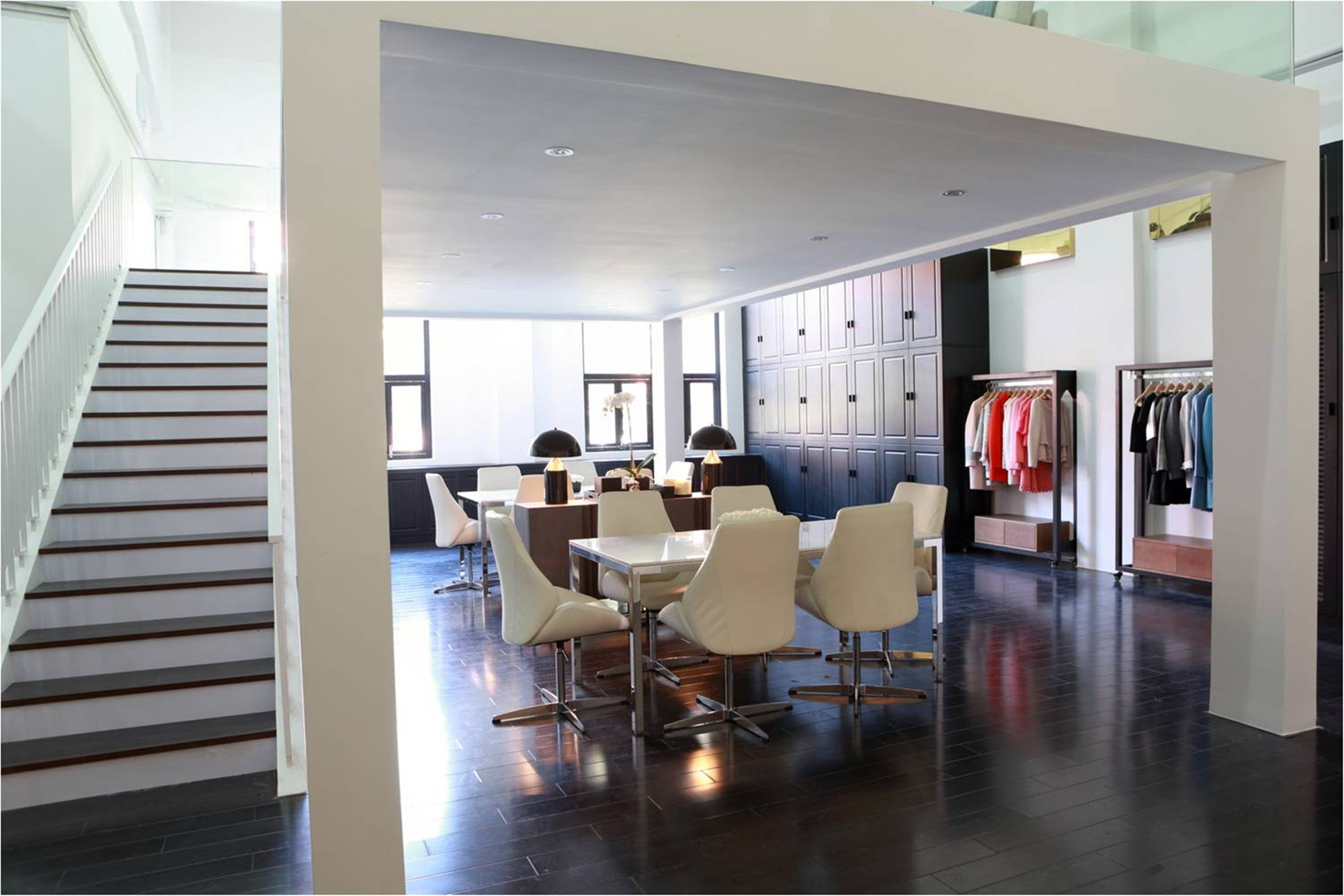 復(fù)式女裝店裝修設(shè)計(jì)-第2張圖片-上海古都建筑設(shè)計(jì)集團(tuán) 復(fù)式女裝店裝修設(shè)計(jì)-第2張圖片-上海古都建筑設(shè)計(jì)集團(tuán)