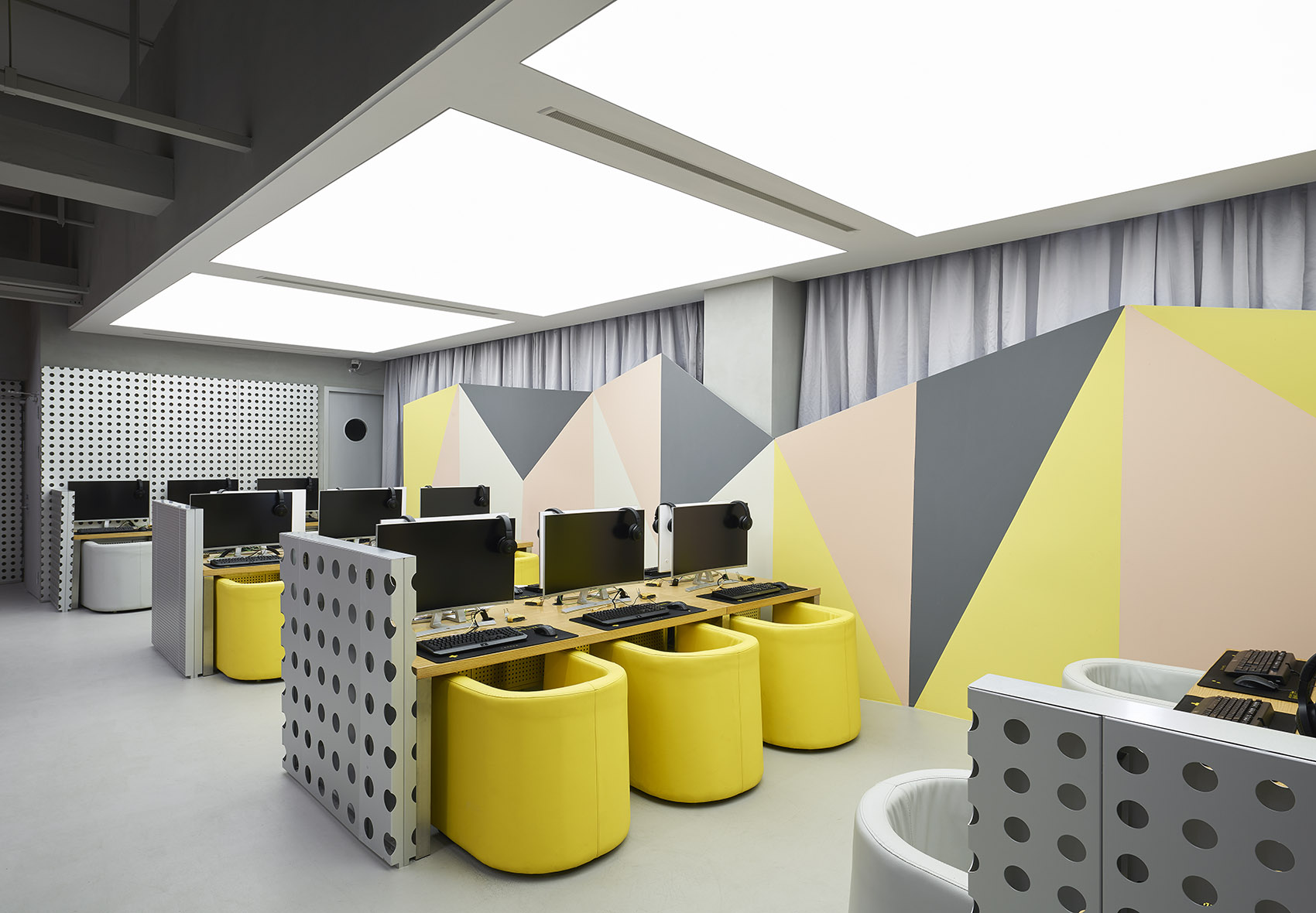 簡約時尚風(fēng)格網(wǎng)吧裝修設(shè)計-第2張圖片-上海古都建筑設(shè)計集團(tuán) 簡約時尚風(fēng)格網(wǎng)吧裝修設(shè)計-第2張圖片-上海古都建筑設(shè)計集團(tuán)