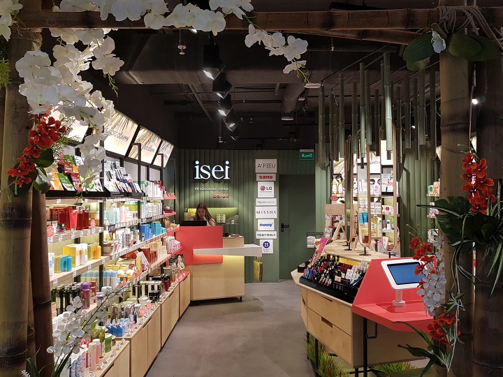 清新簡(jiǎn)約風(fēng)格化妝品店裝修設(shè)計(jì)-第2張圖片-上海古都建筑設(shè)計(jì)集團(tuán) 清新簡(jiǎn)約風(fēng)格化妝品店裝修設(shè)計(jì)-第2張圖片-上海古都建筑設(shè)計(jì)集團(tuán)