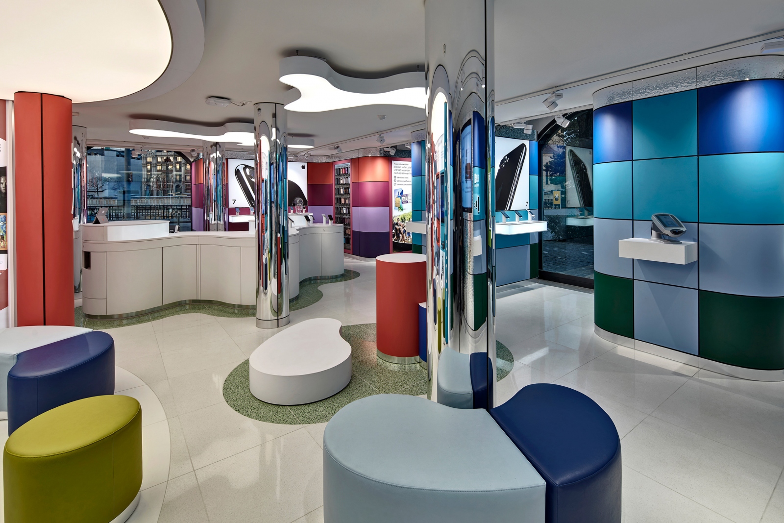 高檔創(chuàng)意手機店裝修設計-第4張圖片-上海古都建筑設計集團 高檔創(chuàng)意手機店裝修設計-第4張圖片-上海古都建筑設計集團