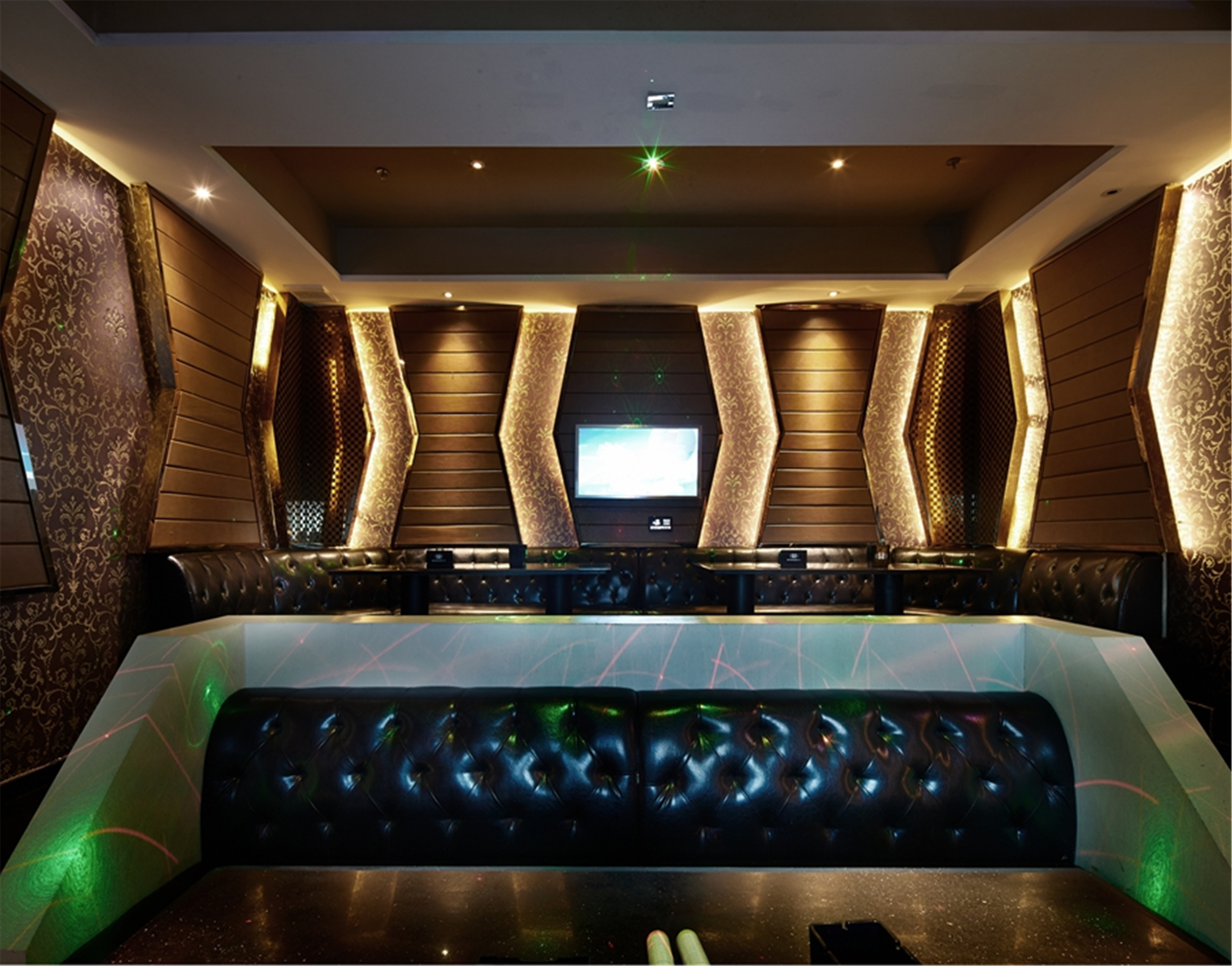 現(xiàn)代工業(yè)風KTV裝修設計-第6張圖片-上海古都建筑設計集團 現(xiàn)代工業(yè)風KTV裝修設計-第6張圖片-上海古都建筑設計集團