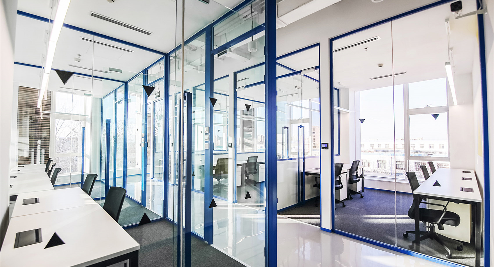 時尚簡約公共辦公空間裝修設(shè)計(jì)-第3張圖片-上海古都建筑設(shè)計(jì)集團(tuán) 時尚簡約公共辦公空間裝修設(shè)計(jì)-第3張圖片-上海古都建筑設(shè)計(jì)集團(tuán)